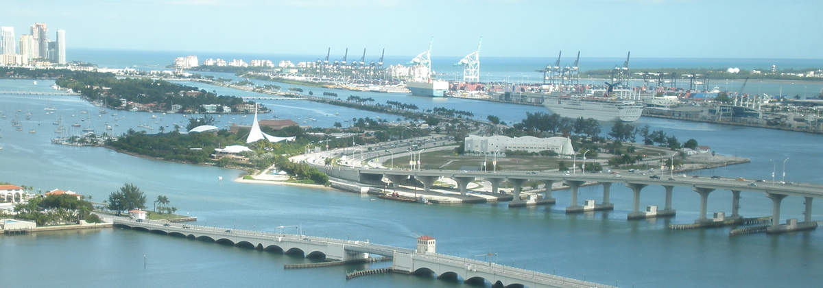 MacArthur Causeway, connecting Downtown and South Beach