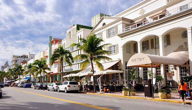  Ocean Drive of Miami Beach has many Art Deco style hotels.